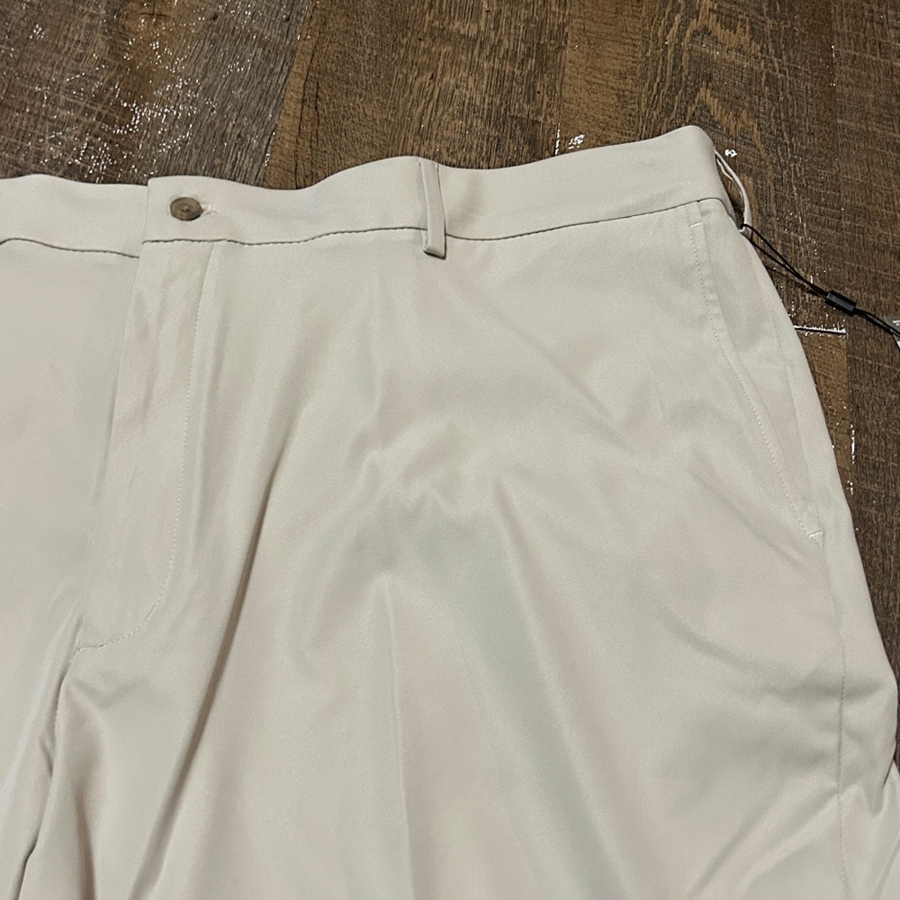 New Walter Hagen Men’s Light Tan Flat Front Golf Shorts Size 46 10” inseam - Picture 2 of 6